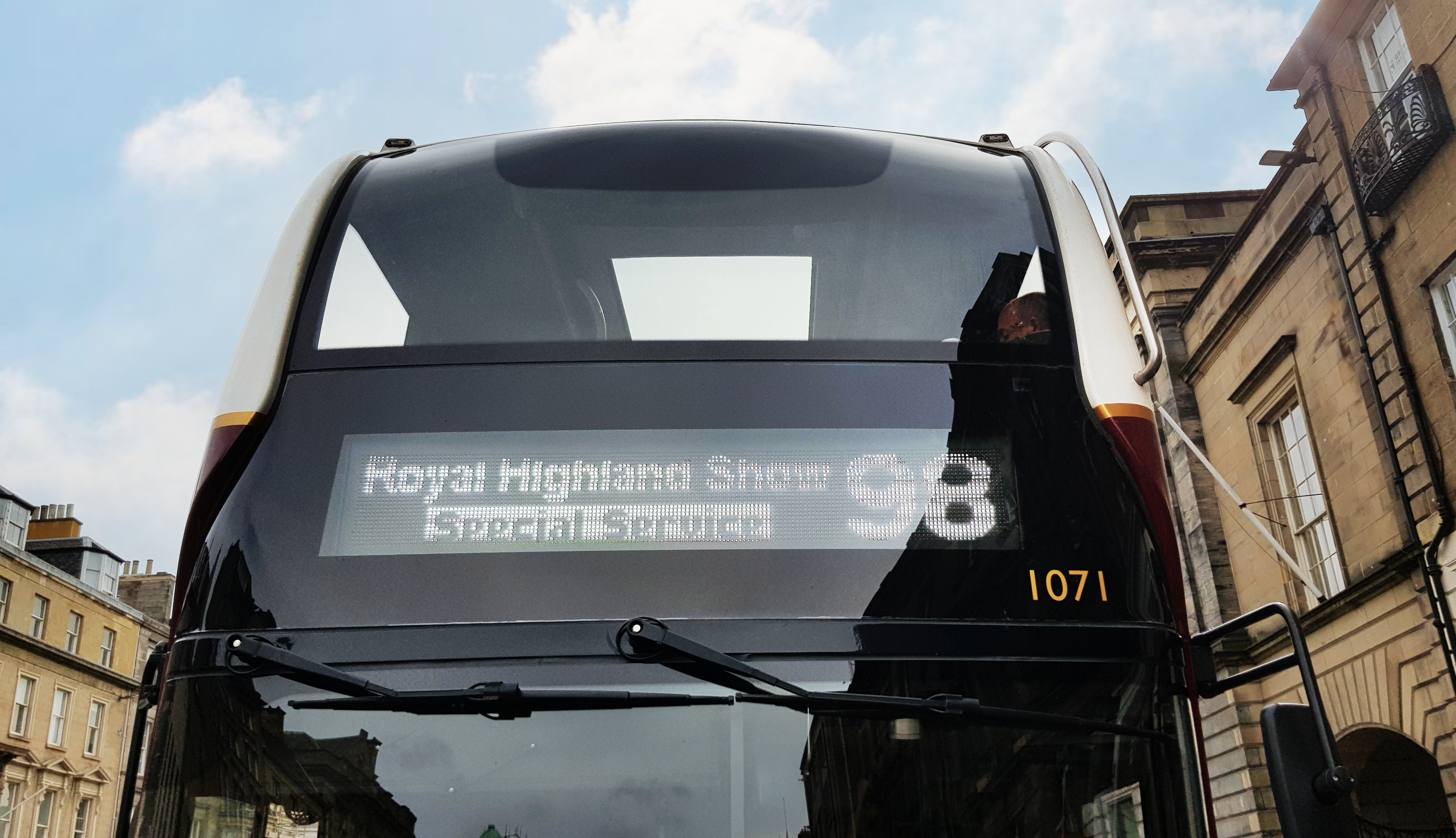 The destination screen of a Lothian Bus, saying Royal Highland Show Special Service 98.